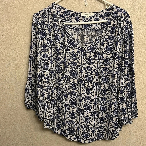 Monday Fun Women Lightweight Patterned Blue Blouse Size Medium - Picture 1 of 7